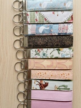 Mystery Fabric Wristlet Keychain Bundle - Set Of 5 Handmade Key Fobs (Random)